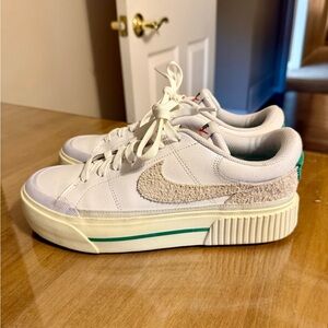 Nike Vintage Green/White Sneakers